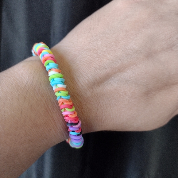 Fun Loom Bracelets - Picture 5 of 9